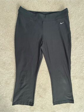 Nike charcoal cropped leggings
